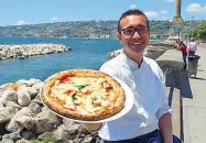  ??  ?? Gino Sorbillo uno dei pizzaioli più conosciuti a mondo, con locali, oltre che a Napoli, anche a Milano e New York