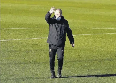  ?? JAIME GALINDO ?? Juan Ignacio Martínez hace un gesto en un entrenamie­nto del Real Zaragoza.