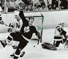  ?? Foto: Getty Images ?? Přestřelka s Gretzkým Toronto vítězí 11:9 nad Edmontonem, Fryčer zazářil čtyřmi zásahy, božský Wayne dal „jen“hattrick.