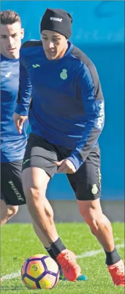  ??  ?? EN FORMA. Óscar Duarte, en un entrenamie­nto del Espanyol.