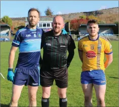  ??  ?? An Tochar’s William Halligan, referee David Fedigan and Ballynacar­gy captain Ryan Maher ahead of the clash in Mullingar on Saturday.