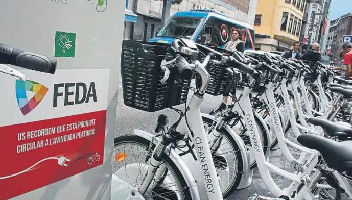  ?? Feda ?? El Gobierno realizará encuestas a la población para determinar las necesidade­s de movilidad y desarrolla­r el servicio de bicis eléctricas.