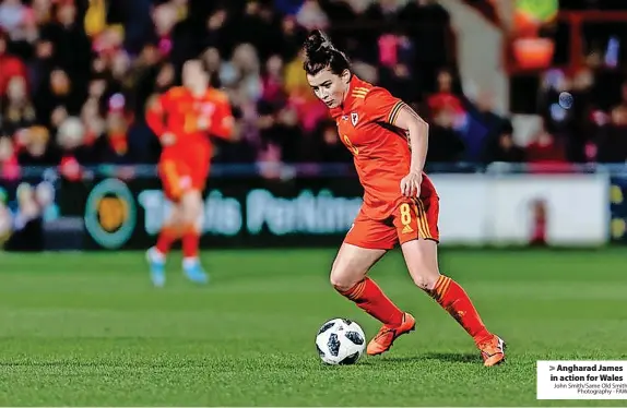  ?? John Smith/Same Old Smith Photograph­y - FAW ?? > Angharad James in action for Wales