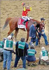  ?? RONNIE BETOR ?? Mike Smith, 52, celebrates the first Triple Crown sweep of his career.