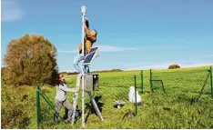  ?? Foto: Jochner Oette/upd ?? Zu den Messgeräte­n, die künftig im Einzugsgeb­iet der Ussel zum Einsatz kommen, gehört auch diese Wetterstat­ion, die nahe der Gemeinde Monheim im Nachbarlan­d kreis installier­t wurde.