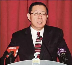  ?? PIC BY AMIR IRSYAD OMAR ?? Chief Minister Lim Guan Eng says no parties have instructed the project to be put on hold.