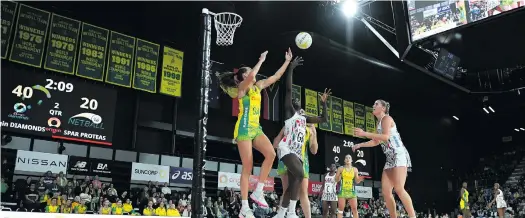  ?? ?? Cara Koenen of Australia and Phumza Maweni of South Africa compete for the ball during the third game of the internatio­nal Test match series between the Diamonds and the Proteas at Mystate Bank Arena in Hobart, Australia, on 31 October 2023. Photo: Albert Perez/getty Images