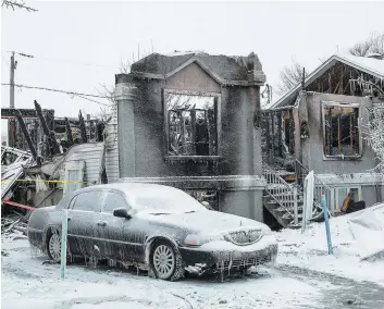  ?? PHOTO D’ARCHIVES ?? Le toit de la maison, dans un quartier résidentie­l de Mirabel, s’est effondré à la suite de l’explosion survenue vendredi très tôt.