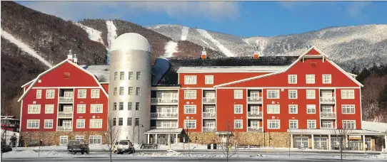  ?? PHOTOS: SUGARBUSH RESORT ?? The Clay Brook condo-hotel at the base of the Sugarbush Resort features rural Vermont architectu­re and deluxe interiors.