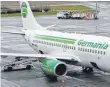  ?? FOTO: DPA ?? Maschine der insolvente­n Fluggesell­schaft Germania auf dem Flughafen Schönefeld.