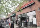  ?? JOSHUA A. BICKEL/COLUMBUS DISPATCH ?? Fans lined up outside Jeni’s for its Strawberry Pretzel Pie flavor.