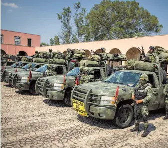  ?? ARCHIVO EL SOL DE MORELIA ?? Militares
a su llegada a Michoacán para reforzar la seguridad en julio pasado