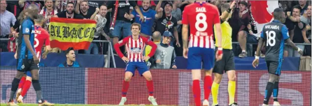  ??  ?? CON LUZ PROPIA. Vivió una gran noche en Europa. Marcó dos goles y fue clave para que Koke hiciera el tercero. Aprovechó, además, para estrenar nueva celebració­n.