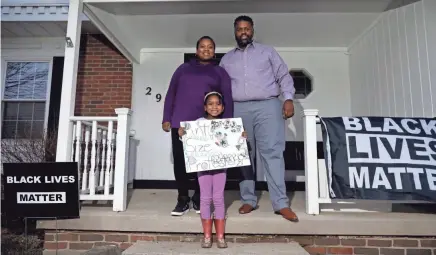  ?? KYLE ROBERTSON/COLUMBUS DISPATCH ?? Gahanna residents Jebel and Jamille Jones and their 6-year-old daughter, Zuli, started a group called “Pint Size Protesters” to get families involved in social justice issues in safe and educationa­l ways.