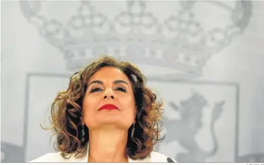  ?? C. DE LUCA / EP ?? La portavoz del Gobierno, María Jesús Montero, ayer en rueda de prensa.