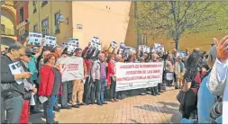  ??  ?? ERRORES. Protestas en Córdoba por la desaparici­ón de la mezquita. El ministro turco Erbas y su sermón con espada.