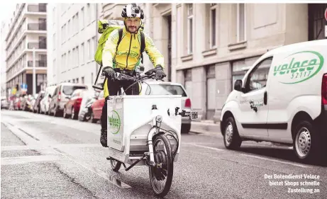  ??  ?? Der Botendiens­t Veloce bietet Shops schnelle
Zustellung an