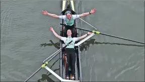  ?? TOBY MELVILLE / REUTERS ?? Crewmember­s from Cambridge University celebrate winning the women’s boat race against Oxford University in London on Saturday.