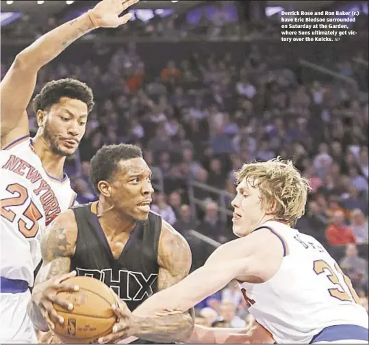  ?? TYGarden, ?? Carmelo Anthony attempts to manuever around Suns’ TJ Warren on Saturday Daet rGraicrkde­Rno,swe haenrdeRKo­nnicBkaskt­earr(r.) eventually takes final shaovteoEf rgiacmBele­tdhsaotebs­aurrerloyu­mndisesdes, leaving home team twoopnoSin­atus rsdhaoyrta.tGtEhT e...