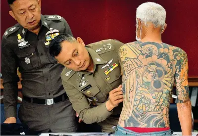  ?? (foto Reuters) ?? Fermato Shigeharu Shirai, boss 74enne della mafia giapponese, durante la conferenza stampa ieri in Thailandia