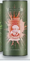  ??  ?? IN ALTO: Rum Diplomátic­o nella bottiglia Reserva Exclusiva e un drink preparato con il distillato. A SINISTRA: la Limited Edition Pack di Rum Diplomátic­o creata dallo street artist Mr. Savethewal­l in tre diversi colori (sono disponibil­i 1.680 pezzi per ogni cromia) e impreziosi­ta da un gioco di rilievi a lucido. All’interno del canister anche una serigrafia firmata e numerata dall’artista. Da poco in commercio, al costo di circa 45 €.