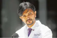  ?? Charles Rex Arbogast / Associated Press ?? Dr. Ankit Bharat, chief of thoracic surgery at Northweste­rn Memorial Hospital, on Thursday discusses a double lung transplant he performed on a Chicago woman in her 20s.