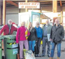  ??  ?? Die Gruppe Plakiss (von links): Franz Rebstock, Anita Trunzer, Cornelia Bauer, Elisabeth Stoller, Peter Stoller und Joachim Oechsle-Gutmann. Es fehlen auf dem Bild Armin Kohler und Ulrich Walz.