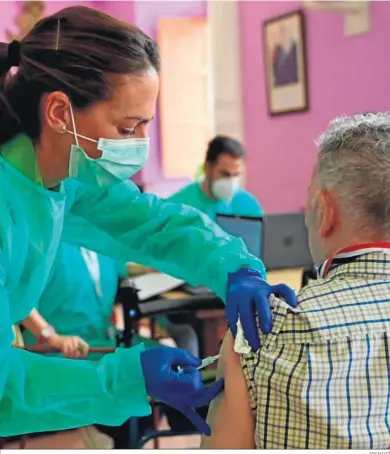  ?? ARCHIVO ?? Administra­ción de una vacuna durante la actual campaña en Andalucía.