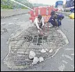  ?? PRAFUL GANGURDE/HT ?? Repairs being carried out at the Mumbra bypass road after a crater developed on Thursday.