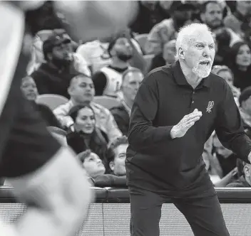  ?? Kin Man Hui / Staff photograph­er ?? Spurs coach Gregg Popovich urges his team during Monday’s win against the Lakers. Popovich, who tied Don Nelson for the most NBA regular-season coaching wins, can overtake Nelson with a victory Wednesday.