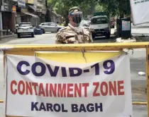  ??  ?? IN THE KAROL BAGH neighbourh­ood of New Delhi, identified as a COVID-19 containmen­t zone, on June 29.