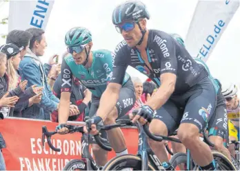  ?? FOTO: SEBASTIAN GOLLNOW/DPA ?? Nils Politt (links) und John Degenkolb wollen in Frankreich auf Etappenjag­d gehen.