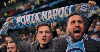  ?? REUTERS ?? In più di diecimila hanno seguito la squadra a Madrid: la passione dei tifosi del Napoli è unica