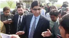  ?? — AFP ?? Prosecutor General of Punjab province Ihtesham Qadir speaks with media outside the check point of Kot Lakhpat Jail following the court verdict in Lahore.