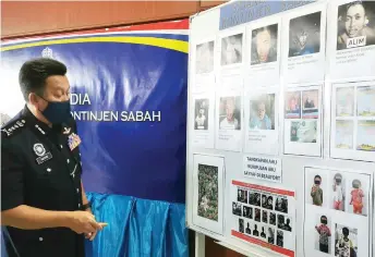  ??  ?? Hazani briefing the media on the individual­s arrested for suspected involvemen­t in the Abu Sayyaf terrorist group.