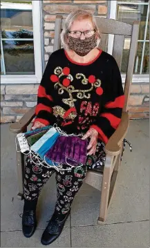  ?? FRED SQUILLANTE / COLUMBUS DISPATCH ?? MiriamLook­er, a 95-year-old quiltmaker and resident ofWalnut Crossing senior living community inMarysvil­le, hasmade nearly 3,000 reusable facemasks for communitym­embers with help from fellowresi­dents.