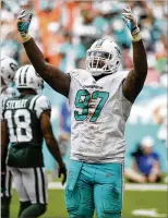  ?? PALM BEACH POST ANDRES LEIVA / THE ?? Miami Dolphins defensive tackle Jordan Phillips showed a few flashes of greatness but his tackle total fell from 23 to 16 last season.