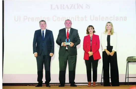  ?? KIKE TABERNER ?? Vicente Andreu, director del Instituto Confucio de la Universita­t de València, recogió el premio