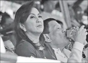  ?? ANDY ZAPATA JR. ?? Vice President Leni Robredo sits beside President Duterte during the commenceme­nt exercises of the Philippine Military Academy’s Alab Tala Class of 2018 in Baguio City yesterday.