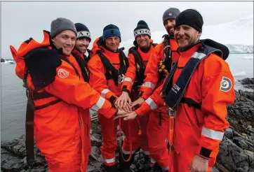  ?? DISCOVERY CHANNEL ?? Oakland school principal John Petersen, second from right, was among a six-man team that imade the first-ever voyage in an open rowboat from South America to Antarctica.