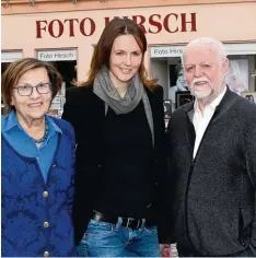  ?? Foto: Ronald Hummel ?? Ausnahmswe­ise auf der anderen Seite der Kamera (von links): Elfi, Irina und Wolf gang Wagner. Irina Wagner tritt nun als Chefin in die Fußstapfen ihrer Eltern.