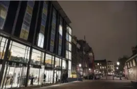  ?? PETER DEJONG — THE ASSOCIATED PRESS ?? Exterior view of the renovated Anne Frank House Museum, left, in Amsterdam, Netherland­s, Wednesday.