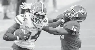  ?? JOHNRAOUX/AP ?? Florida’sKylePitts pushes pastGeorgi­a defensive back LewisCine after a catch Saturday inJacksonv­ille, Fla.