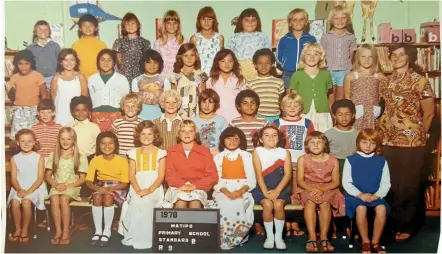  ??  ?? The class of ’78 at Matipo Primary, Te Atatu (can you find your columnist? See below for answer). Many years later, Oscar Kightley cherishes the chance to catch up with teacher Thelma Butterwort­h.