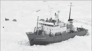  ?? ZHANG JIANSONG / XINHUA ?? The Russian research ship MV Akademik Shokalskiy has been stuck amid ice flows in the Antarctic since Tuesday. Australian ship Aurora Australis is trying to reach the vessel.