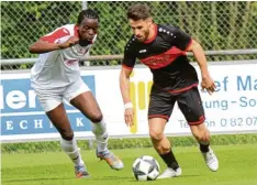  ?? Foto: Reinhold Rummel ?? Gabriel Petrus (rechts, TSV Dasing) gegen Justin Djondo-Pacham (FC Affing). Beim Duell Aufstiegsa­spirant gegen Tabellensc­hlusslicht setzte sich die Gastgeber vom FCA knapp durch.