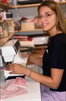  ?? (Photo PH. D.) ?? Zoéline Fleury dans son atelier de Vallauris.