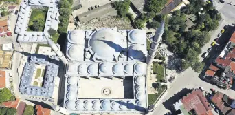  ??  ?? An aerial view shows the Üç Şerefeli Mosque (the Mosque with Three Balconies) and its surroundin­g area, including its famous minaret with three balconies that gives the mosque its name, Edirne, Turkey, May 11, 2021.