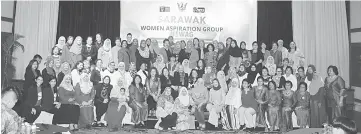  ??  ?? Group photo of participan­ts attending #SWAG 2018: Building Connection­s for Enterprisi­ng Women’s first Roundtable Southern Zone at Riverside Majestic Hotel, Kuching recently.