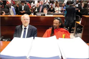  ?? Picture: MATTHEWS BALOYI ?? A DAY IN COURT: Dagga Party founder Jeremy Acton with Rastafaria­n lawyer Garreth Prince, who has been fighting for the right to smoke dagga in the privacy of his home.